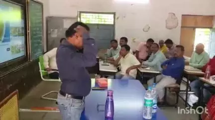 బాల్కొండ: ప్రధానోపాధ్యాయులకు,మధ్యాహ్న భోజన ఏజెన్సీ నిర్వాహకులతో సమావేశం నిర్వహించిన MEO బట్టు రాజేశ్వర్