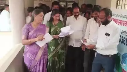 శింగనమల: కొర్రపాడు గ్రామంలో మెగా జాబు మేలా కార్యక్రమంలో పాల్గొన్న ఎమ్మెల్యే బండారు