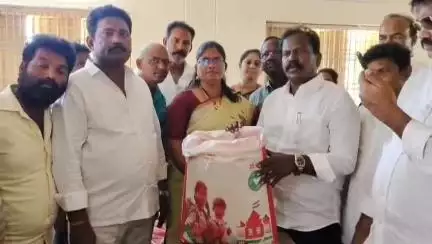 ఏ కొండూరు కేజీబీవీ స్కూల్లో మధ్యాహ్న భోజన పథకాన్ని ప్రారంభించారు తిరువూరు ఎమ్మెల్యే కొలికపూడి శ్రీనివాసరావు