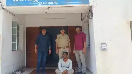 વલ્લભીપુર: શહેરની પોલીસે બરવાળા ખાતે બાઈક ચોરી કરી ફરાર આરોપીને ઝડપી પાડયો