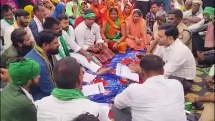 महाराजगंज: बछरावां में भारतीय किसान यूनियन भानू ने एसडीएम के आश्वासन के बाद भूख हड़ताल खत्म की