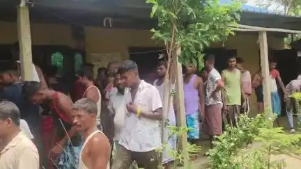 মানকাচৰ: হাটশিঙিমাৰীৰ সুখচৰ উপ ডাক ঘৰ কাৰ্য্যালয়ত উত্তপ্ত পৰিস্থিতি, আৰক্ষী উপস্থিত হৈ পৰিস্থিতি নিয়ন্ত্ৰণলৈ আনে