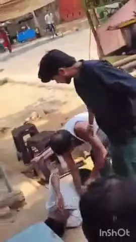 मुंगेर: आपसी विवाद में दो भाइयों के बीच जम कर उठा पटकी मारपीट का वीडियो वायरल मामला डीजे कॉलेज रोड का #वायरल