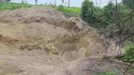 দাংতল ৰাজহ চক্ৰ: কুৱা খান্দি থকা অৱস্থাত ওপৰৰ পৰা মাটি খহি পোত গৈ এজনৰ কৰুণ মৃত্যু, ২ নং সত্যপুৰ বনগাঁৱত সংবাদ মাধ্যমক জনালে ৰাইজে