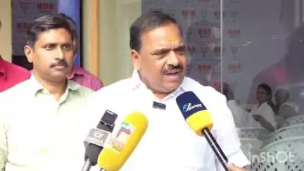 നിലമ്പൂർ: കെ. മുരളീധരന് പാകിസ്ഥാൻ ഭീകരരുമായാണ് കൂട്ടെന്ന് ബി.ജെ.പി നേതാവ് പി.കെ കൃഷ്ണദാസ് ചന്തക്കുന്നിൽ പറഞ്ഞു