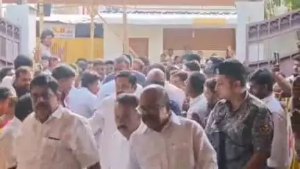 திருப்பூர் தெற்கு: ராக்கியாபாளையத்தில் மறைந்த முன்னாள் சட்டமன்ற உறுப்பினர் இல்லத்திற்கு நேரில் வந்த எடப்பாடி பழனிச்சாமி ஆறுதல் தெரிவித்தார்