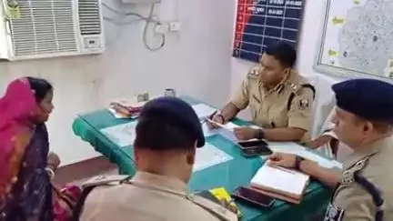 छपरा: मशरक थाना परिसर में वरीय एसपी ने जन सुनवाई में सुनी जनता की समस्याएं, दिए आवश्यक दिशा-निर्देश