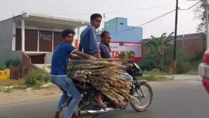 भोगांव: भोगांव रोड पर जान हथेली पर लेकर स्टंटबाजी कर रहे बाइक सवार युवकों का वीडियो हुआ वायरल