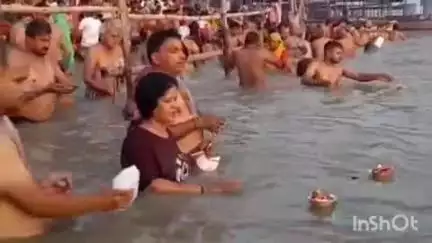 गढ़मुक्तेश्वर: तीर्थ नगरी ब्रजघाट पर ज्येष्ठ पूर्णिमा के अवसर पर गंगा में लाखों श्रद्धालुओं ने आस्था की डुबकी लगाई