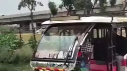 मिल्कीपुर: विद्युत विभाग मिल्कीपुर के एसडीओ को ई-रिक्शा से करना पड़ रहा क्षेत्र भ्रमण, विभाग की प्राइवेट गाड़ी को ARTO ने किया सीज