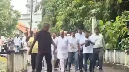 ಬಂಟ್ವಾಳ: ಮುಸ್ಲಿಂ ಯುವಕನ ಕೊಲೆ ಪ್ರಕರಣ, ಕೊಳತ್ತಮಜಲಿಗೆ ಸ್ಪೀಕರ್ ಯು.ಟಿ ಖಾದರ್ ಭೇಟಿ, ಸಾಂತ್ವನ