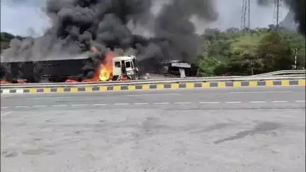 देलवाड़ा: देलवाड़ा में अनंता हॉस्पिटल के पास चार वाहनों की भिड़ंत में तीन वाहनों में लगी आग, ट्रक ड्राइवर की जलकर हुई मौत