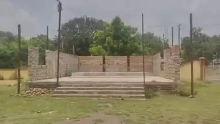 झाझा: झाझा के रेलवे इंडियन इंस्टीट्यूट परिसर में बन रहे दुर्गा मंदिर के लिए रखे हजारों रुपये के लोहे के सरिये की हुई चोरी
