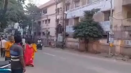 जगदीशपुर: कचहरी चौक पर बिजली के तारों में लगी आग, तेज आवाज़ से राहगीर घबराये