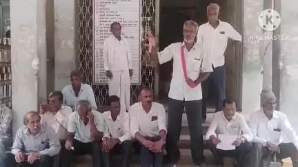 ಚಿಂತಾಮಣಿ: ಮಾವಿನ ಬೆಲೆ ಕುಸಿತ, ಪರಿಹಾರ ನೀಡುವಂತೆ ತಾಲ್ಲೂಕು ಕಚೇರಿ ಮುಂದೆ ಮಾವು ಬೆಳೆಗಾರರ ಸಂಘ ಪ್ರತಿಭಟನೆ