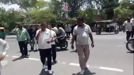 पाली: शिवसेना शिंदे ने नगर निगम की ओर से वर्षों से लंबित पट्टे शीघ्र बनाने की मांग को लेकर ज़िला कलेक्टर को सौंपा ज्ञापन