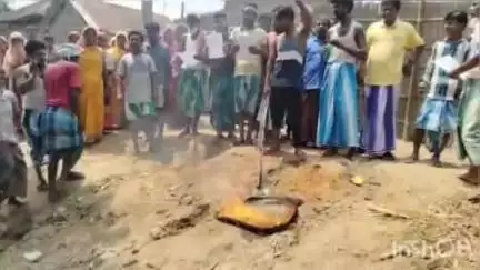 হরিশ্চন্দ্রপুর ২: বেহাল রাস্তা সংস্কারের দাবিতে দৌলতপুরে বিক্ষোভের শামিল বাসিন্দারা #jansamasya