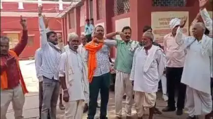 शिवपुरी नगर: रातिकिरार में दबंगों ने मंदिर की सरकारी जमीन पर किया कब्जा, ग्रामीणों ने सुनवाई न होने पर दी आत्महत्या की चेतावनी