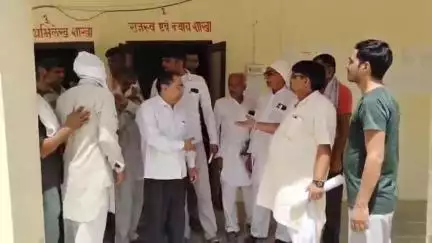 सिद्धमुख: चैनपुरा छोटा टोल प्लाजा पर धांगड़ा गांव का टोल निरस्त करने की मांग को लेकर ग्रामीणों ने तहसीलदार सिद्धमुख को दिया ज्ञापन