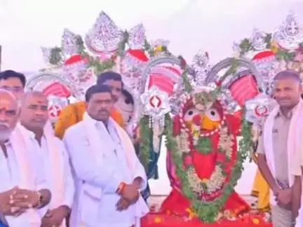 పటాన్​​చెరు: ఇస్నాపూర్ జగన్నాథ స్వామి దేవాలయంలో మహా యజ్ఞంలో పాల్గొన్న ఎమ్మెల్యే గూడెం మహిపాల్ రెడ్డి