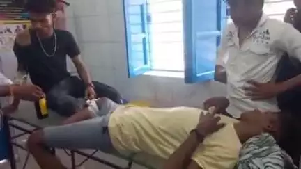 कुचायकोट: बेलवनवा हनुमान मंदिर के पास मोटरसाइकिल सवार दो लोग अनियंत्रित होकर गिरे, हुए जख्मी