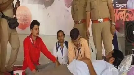 तिवसा: तालुक्यातील गुरुकुंज मोझरी येथे बच्चू कडू यांचे अन्नत्याग आंदोलन, कडू यांचे चार किलो वजन घटले