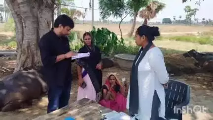 करपी: प्रभारी चिकित्सा पदाधिकारी ने आजाद नगर और महदपुरा गांव में टीकाकरण शिविर का औचक निरीक्षण किया