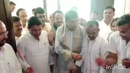 हापुड़: प्रीत विहार स्थित भाजपा जिलाकार्यालय पर विधान परिषद सदस्य अश्वनी त्यागी ने केंद्र सरकार की 11 वर्ष की उपलब्धियों की जानकारी दी