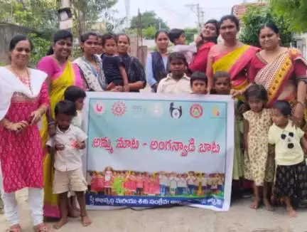 కోరుట్ల: మెట్పల్లి పట్టణంలోని పలు అంగన్వాడి సెంటర్లలో అమ్మ మాట అంగన్వాడి బాట కార్యక్రమాన్ని నిర్వహించిన అంగన్వాడీ టీచర్లు