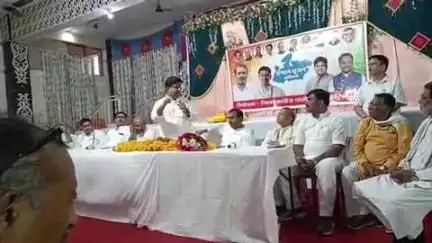दतिया नगर: गहोई वाटिका में कांग्रेस के हेमंत ओगले और कमलेश्वर पटेल ने कार्यकर्ताओं के साथ की बैठक