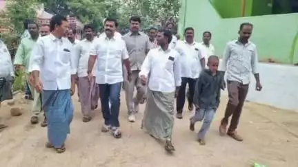 ధర్మవరం మాజీ ఎమ్మెల్యే కేతిరెడ్డి  బుధవారం బత్తలపల్లి మండలం ఎం చెర్లోపల్లి లో పర్యటించారు.