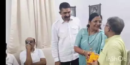 कुक्षी: केंद्रीय राज्यमंत्री सावित्री ठाकुर पहुंची कुक्षी, भाजपा नेताओं ने धार जिला अध्यक्ष चंचल पाटीदार सहित किया स्वागत