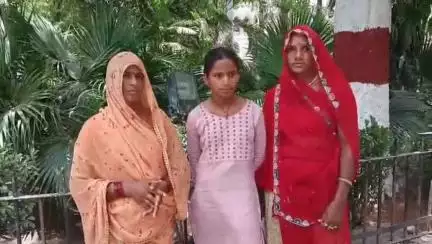 बड़गांव: खमनोर की महिला ने आरोपियों की गिरफ्तारी की मांग को लेकर कलेक्ट्रेट में IG को सौंपा ज्ञापन