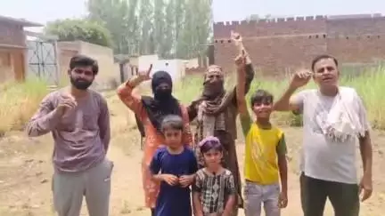 अमरोहा: अमरोहा के मोहल्ला इकरार नगर में देह व्यापार के कारोबार से मोहल्ले वाले परेशान, घर छोड़ने को मजबूर