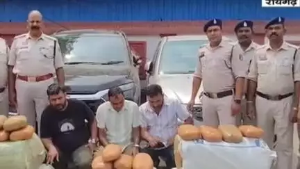रायगढ़: रायगढ़ पुलिस की बड़ी कामयाबी, दो कारों से 105 किलो गांजा जब्त, तीन तस्कर गिरफ्तार, ₹44 लाख 85 हजार की जप्ती