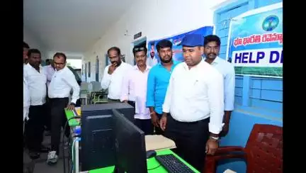 హవేలీ ఘన్​పూర్: భూ భారతి రెవెన్యూ చట్టం రైతులుసద్వీనియోగంచేసుకోవాలి
కలెక్టర్ రాహుల్ రాజ్