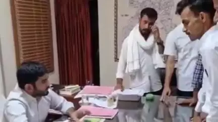 भादरा: हाथीपुरा विद्युत फीडर से ग्रामीण क्षेत्र को हटाने की मांग, युवाओं ने उपखंड अधिकारी व सहायक अभियंता को सौंपा ज्ञापन