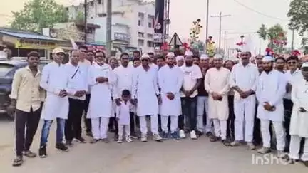 बेमेतरा: शहर में कबीरपंथियों ने संत कबीर जयंती के अवसर पर गाजे-बाजे के साथ निकाली शोभायात्रा