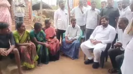 మహదేవ్​పూర్: మేడిగడ్డ బ్యారేజీ వద్ద గల్లంతై మృతి చెందిన యువకుల కుటుంబాలను పరామర్శించిన పెద్దపల్లి ఎంపీ గడ్డం వంశీ కృష్ణ