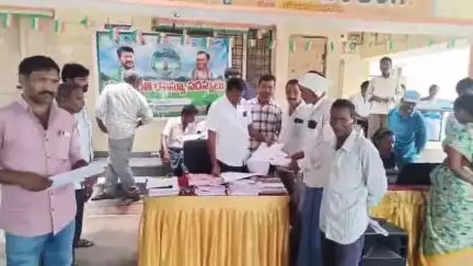 చౌటుప్పల్: రెవిన్యూ సదస్సుకు వచ్చిన ప్రతి అర్జీని పరిశీలిస్తాం: పంతంగిలో డిప్యూటీ తహసీల్దార్ సిద్ధార్థ్
