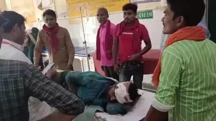 खलीलाबाद: बखिरा थाने के पिपरी गांव के 35 वर्षीय व्यक्ति को दरियाबाद के पास पिकअप ने मारी टक्कर, गंभीर हालत में जिला अस्पताल में भर्ती