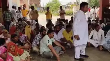 कैथल: नगर पालिका चीका की वॉइस चेयरपर्सन और उनके पति पर मामला दर्ज होने से भड़के लोग, चीका थाने में दिया धरना
