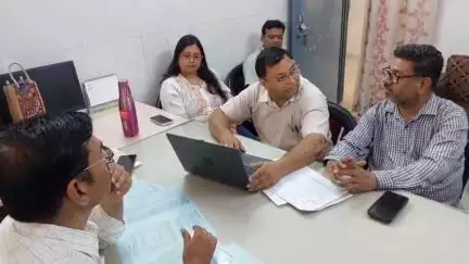 बिलारी: सीएचसी प्रभारी ने बिलारी सीएचसी में डॉक्टर के साथ बैठक कर दिए आवश्यक दिशा-निर्देश