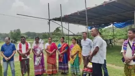 দুধনৈ: ৰাভা জনগোষ্ঠীয় লোকসকলৰ পৰম্পৰাগত বায়খো উৎসৱ উপলক্ষে গাহৰি আৰু কুকুৰা বলিৰে বায়খো দেৱীক পূজা-অৰ্চনা কৰা হয়