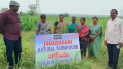 జమ్మలమడుగు: రైతులు పకృతి వ్యవసాయ విధానాల ద్వారా అధిక దిగుబడులు పొందవచ్చు: కొత్తపల్లెలో వ్యవసాయాధికారి వెంకట క్రిష్ణారెడ్డి