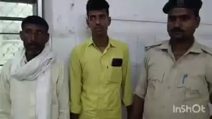 भभुआ: पथरा गांव के पास उत्पाद विभाग की पुलिस ने दो बोतल अंग्रेजी शराब के साथ दो व्यक्तियों को किया गिरफ्तार, बाइक जब्त