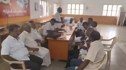 திருப்பூர் தெற்கு: ஊத்துக்குளி சாலை ஏஐடியுசி அலுவலகத்தில் அனைத்து தொழிற்சங்க நிர்வாகிகள் ஆலோசனைக் கூட்டம் நடைபெற்றது