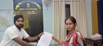 गोलमुरी-सह-जुगसलाई: जेम्को सरकारी विद्यालय में मूलभूत सुविधाओं का अभाव, सामाजिक कार्यकर्ता एसडीओ से मिले, समस्याओं से कराया अवगत