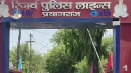 पुलिस लाइन के अस्तबल में घोड़े के लिए लगाया गया कूलर और पंखा, गर्मी से मिल रही है राहत