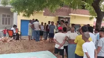 सवायजपुर: पाली में होलिका दहन स्थल एवं इमाम चौक की जमीन पर निर्माण की कोशिश, दो समुदायों में तनाव